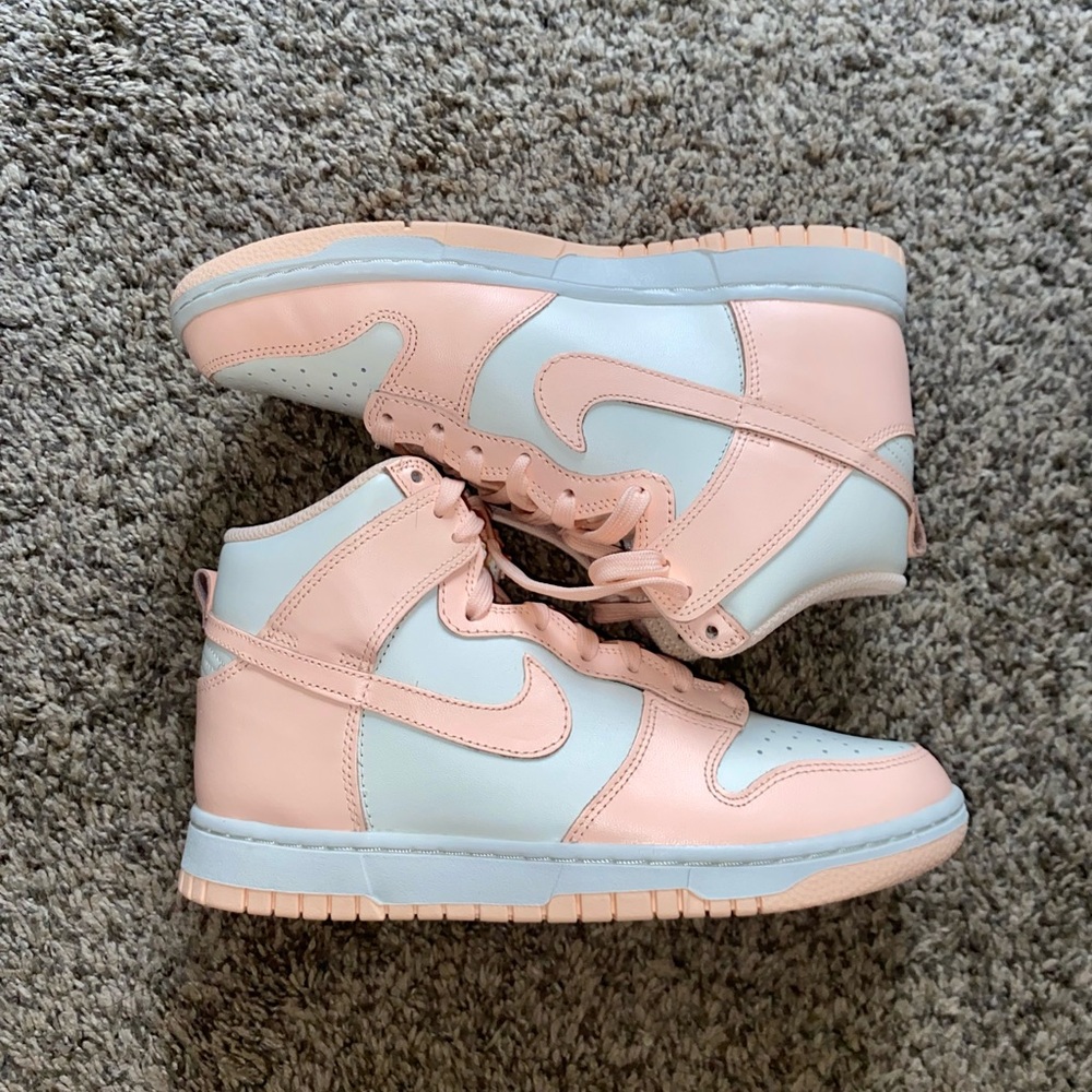 Crimson Tint Women’s high dunks